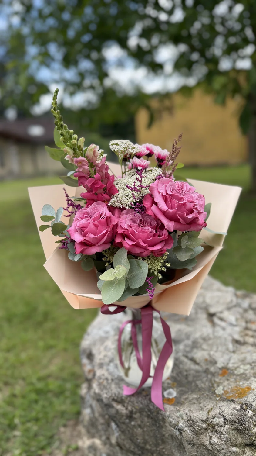 Ružová kytica s ozdobnou stuhou — Flowermat
