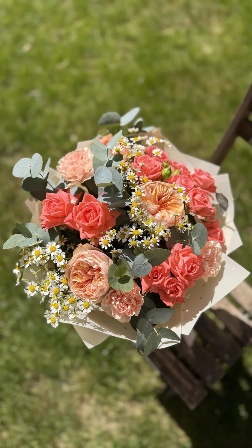 Oranžové ruže s drobnými kvetmi — Flowermat