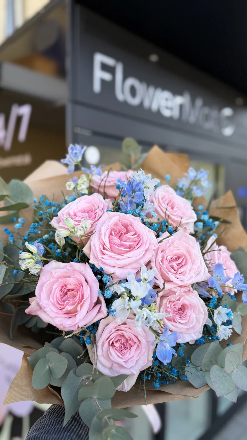 Pastelové ruže s eukalyptom — Flowermat